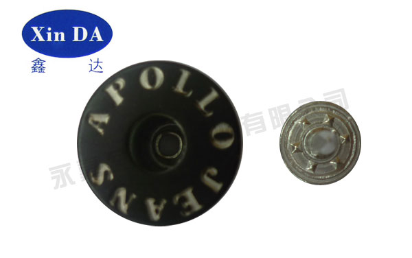 在鞋子上的設(shè)計怎樣確定紐扣的顏色？